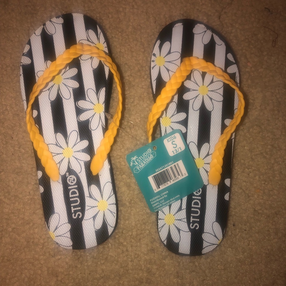 Sandals - Picture 3 of 3